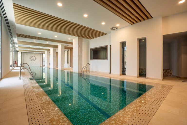 Indoor-Pool-und-Spa