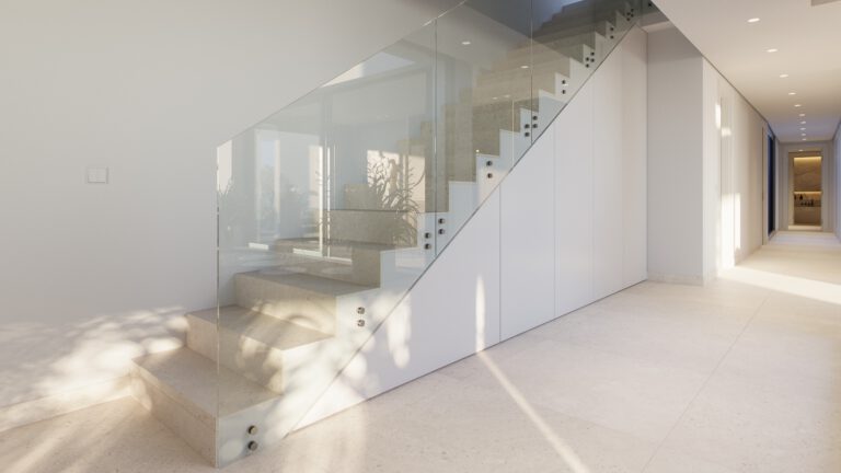 Flur mit Treppe zur Dachterrasse