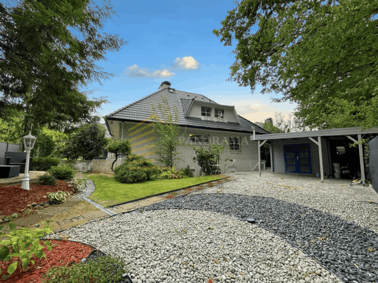 6218950-okDqhWLs2k9UGPL4MByTHmSv-07_Hausansicht_Garten_sonnig
